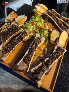 Thực đơn đa dạng và không khí thân thiện