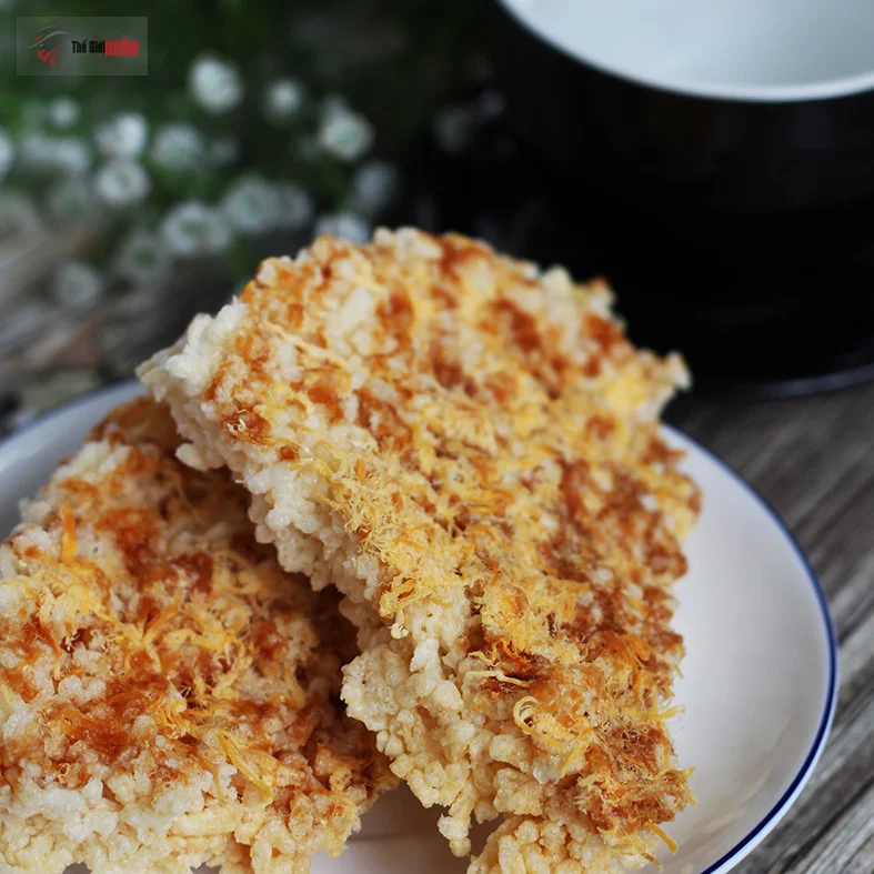 Cơm cháy chà bông đặc sản Sài Gòn, quà biếu ngon miệng, dễ mua.