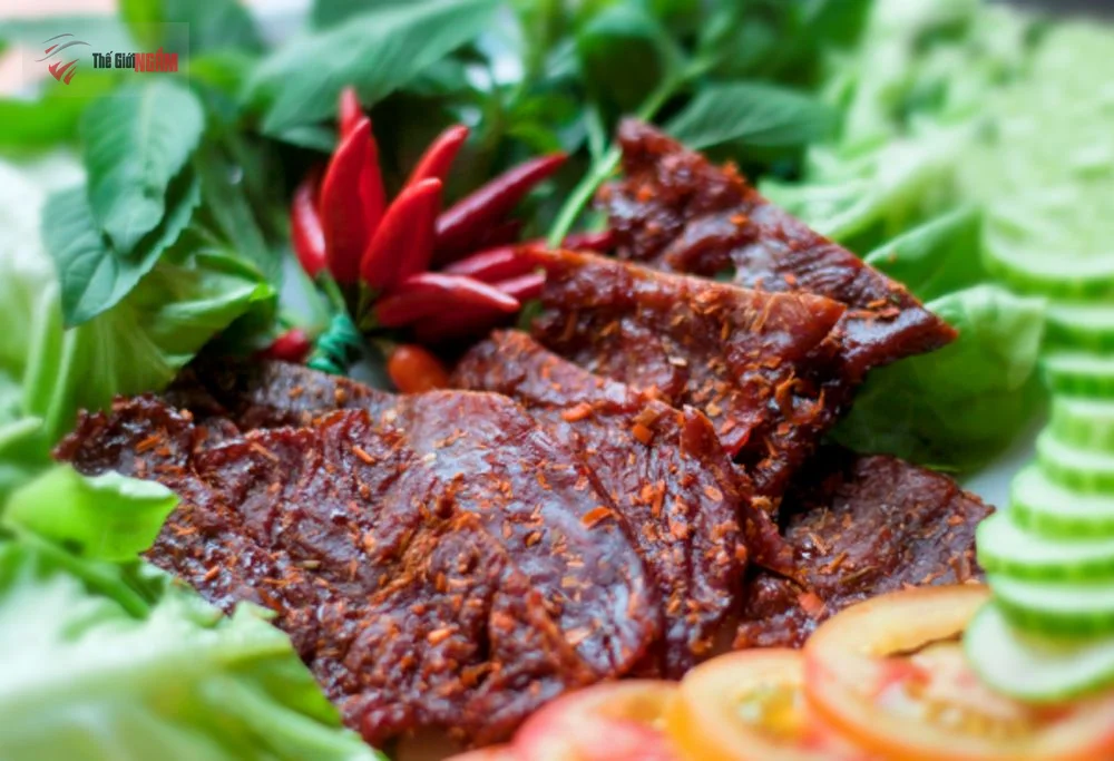 Khô bò một nắng muối kiến vàng đặc sản Sài Gòn làm quà ngon